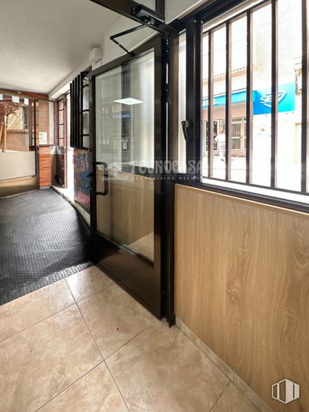 Local en venta en Calle San Ildefonso, Centro, Madrid, 28012 con ventana, edificio, interiorismo, suelos, madera, suelo, inmobiliario, hall, accesorio y vidrio alrededor