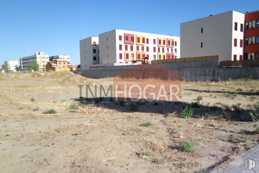 Land for sale at Área Hervencias - Dehesa del Pinar, Ávila, 05002 with building, sky, plant, window, land lot, urban design, residential area, landscape, real estate and condominium around