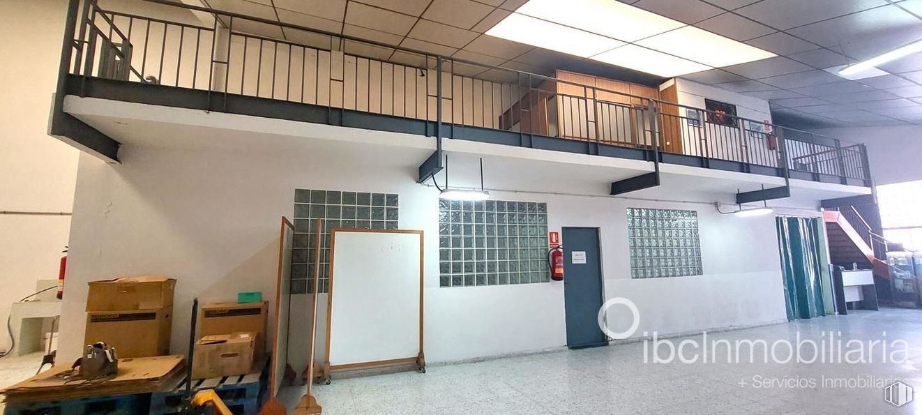 Nave en venta en Polígono Ardoz, Illescas, Toledo, 45200 con alumbrado, suelos, suelo, accesorio, edificio, caja de envío, hall, techo, espacio y puerta alrededor