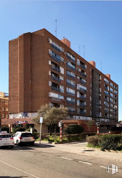 Local en venta en Avenida Padre Piquer, La Latina, Madrid, 28024 con edificio, tiempo de día, ventana, propiedad, planta, cielo, bloque de pisos, ladrillo, diseño urbano y condominio alrededor