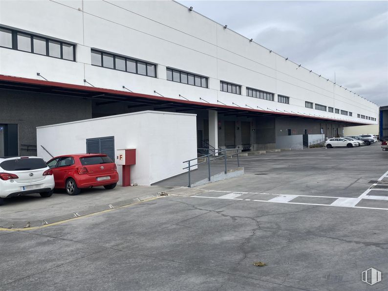 Nave en alquiler en Calle Severo Ochoa, 11, Getafe, Madrid, 28906 con coche, edificio, ventana, luz de estacionamiento, neumático, rueda, vehículo terrestre, vehículo, nube y cielo alrededor