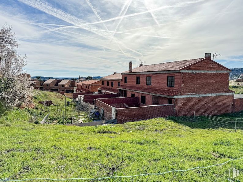 Suelo en venta en Avenida Rosales, 6, Torrelaguna, Madrid, 28180 con pared, arquitectura, tejado, lote de terreno, zona rural, asentamiento humano, albañilería, ladrillo, pendiente y propiedad alrededor