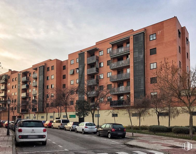 Local en venta en Calle Nardos, 135, Alcorcón, Madrid, 28925 con coche, edificio, vehículo terrestre, nube, cielo, rueda, propiedad, ventana, neumático y vehículo alrededor