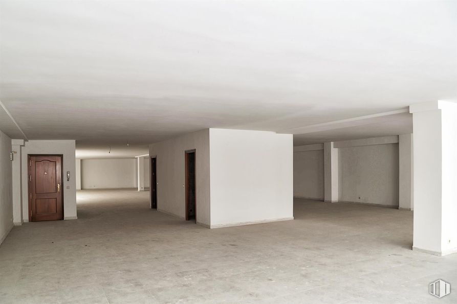 Office for sale at Calle Sol, 32, Talavera de la Reina, Toledo, 45600 with door, flooring, floor, ceiling, composite material, concrete, hall, tile flooring, plaster and building material around