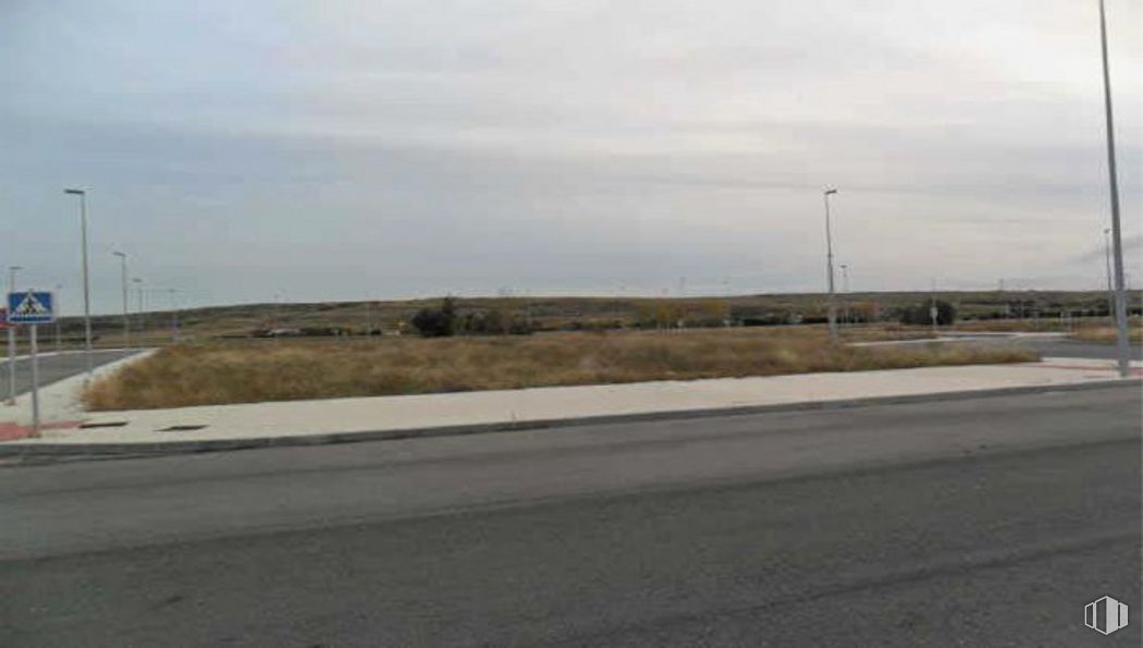 Land for sale at Calle Moctezuma, Ávila, 05003 with street light, sky, cloud, ecoregion, road surface, land lot, asphalt, thoroughfare, plain and landscape around