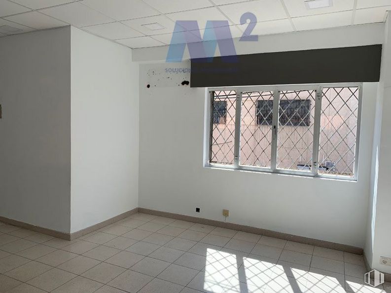 Nave en venta en Polígono industrial Alcobendas, Alcobendas, Madrid, 28100 con ventana, propiedad, accesorio, interiorismo, madera, suelos, suelo, sombra, rectángulo y propiedad material alrededor