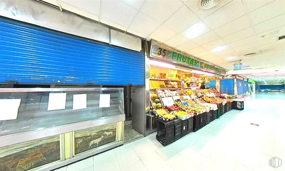 Retail for sale at Calle Suecia, Fuenlabrada, Madrid, 28942 with food, building, city, retail, trade, whole food, convenience store, natural foods, flooring and convenience food around