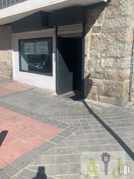 Retail for sale at Calle Nuestra Señora de Araceli, Barajas, Madrid, 28042 with window, floor, composite material, concrete, tile, sidewalk and building material around