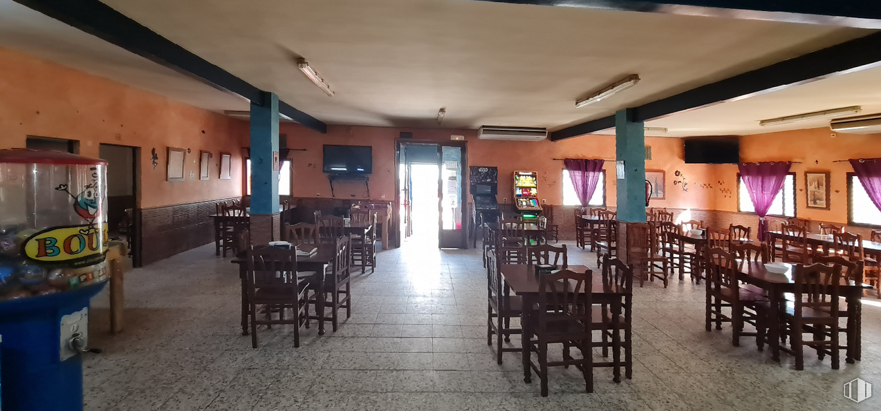 Retail for sale & for rent at Calle Lagartera, Escalona, Toledo, 45910 with furniture, table, property, chair, interior design, floor, door, hall, ceiling and event around