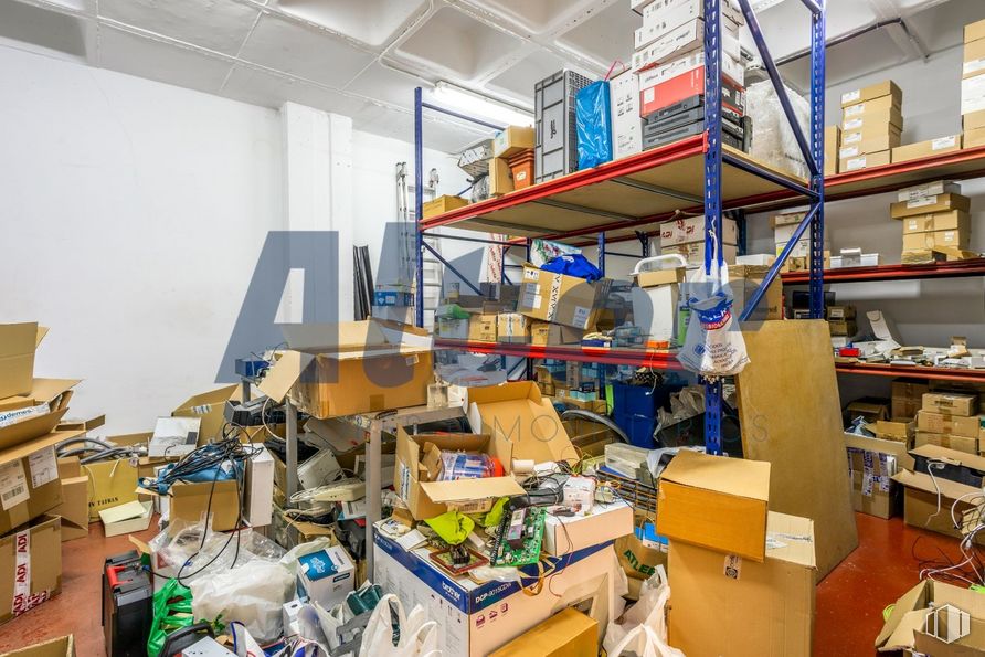 Oficina en venta en Calle Arroyo Bueno, Villaverde, Madrid, 28021 con caja de envío, edificio, venta al por menor, caja, ingeniería, publicación, cartón, madera, almacén y máquina alrededor