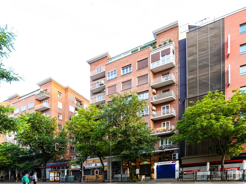 Local en venta en Calle Alcalá, Salamanca, Madrid, 28028 con edificio, cielo, durante el día, propiedad, ventana, bloque de pisos, diseño urbano, árbol, condominio y barrio alrededor