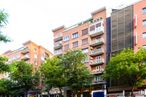 Retail for sale at Calle Alcalá, Salamanca, Madrid, 28028 with building, sky, daytime, property, window, tower block, urban design, tree, condominium and neighbourhood around