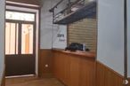 Retail for rent at Zona centro, Centro, Madrid, 28012 with door, cabinetry, property, wood, fixture, interior design, architecture, window, flooring and floor around