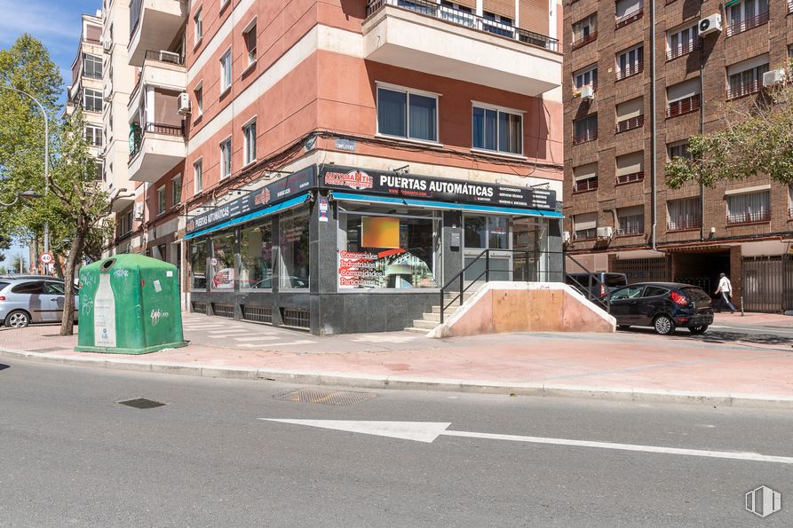 Local en alquiler en Calle Luis Astrana Marín, 2, Alcalá de Henares, Madrid, 28807 con coche, edificio, ventana, zona urbana, ciudad, superficie de la carretera, ciudad, fachada, barrio y espacio público alrededor