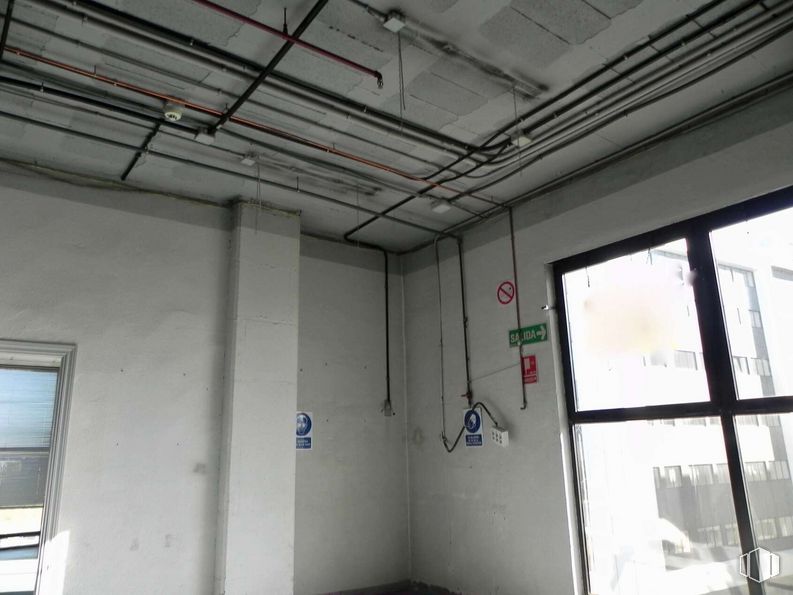 Oficina en venta en Edificio Auge III, Calle María Tubau, 4, Fuencarral - El Pardo, Madrid, 28050 con ventana, edificio, piso, vidrio, tipografía, cableado eléctrico, arte, techo, máquina y haz alrededor