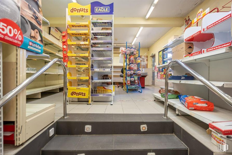 Retail for sale & for rent at Las Matas, Las Rozas de Madrid, Madrid, 28290 with shelving, shelf, retail, convenience store, plastic, supermarket, cleanliness and grocery store around