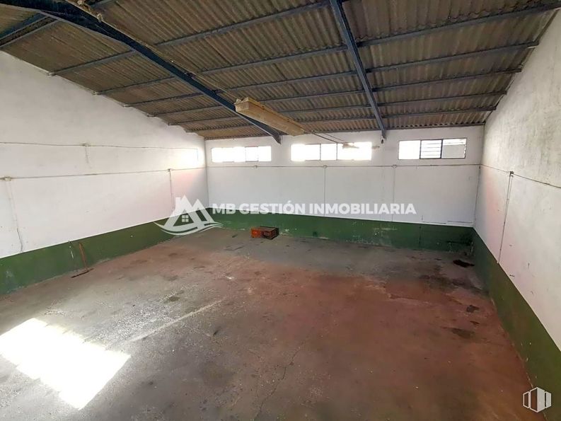 Nave en venta en Polígono Industrial Albarreja, Humanes de Madrid, Madrid, 28970 con ventana, lámpara, edificio, madera, suelo, suelos, material compuesto, hall, accesorio y techo alrededor