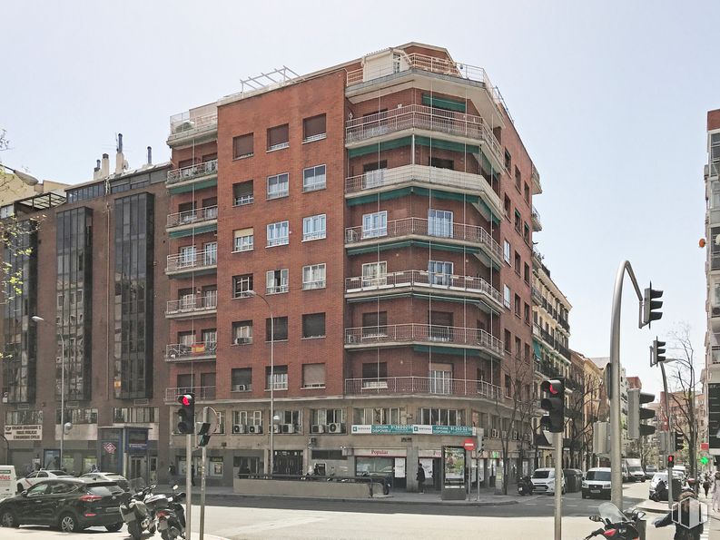 Oficina en alquiler y venta en Calle José Abascal, Chamberí, Madrid, 28003 con edificio, ventana, cielo, propiedad, bloque de pisos, diseño urbano, condominio, barrio residencial, vecindario y fachada alrededor