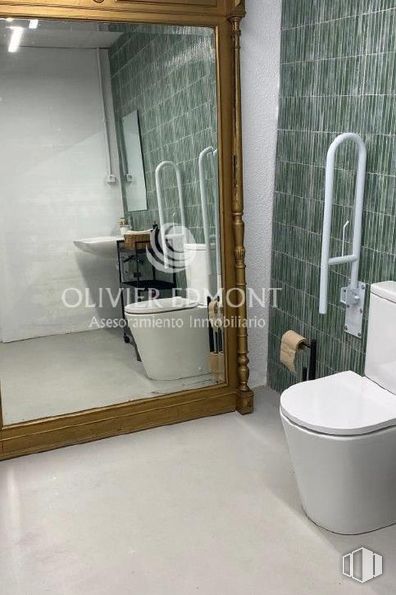 Oficina en venta en Calle Cabestreros, Centro, Madrid, 28012 con inodoro, accesorios de fontanería, cuarto de baño, asiento del inodoro, suelos, suelo, fontanería, grifo, fregadero y azulejo alrededor