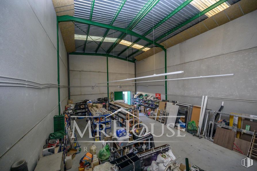 Industrial for sale at Calle Costa del Sol, Yuncos, Toledo, 45210 with ceiling, metal, engineering, factory, steel, aluminium, industry and warehouse around