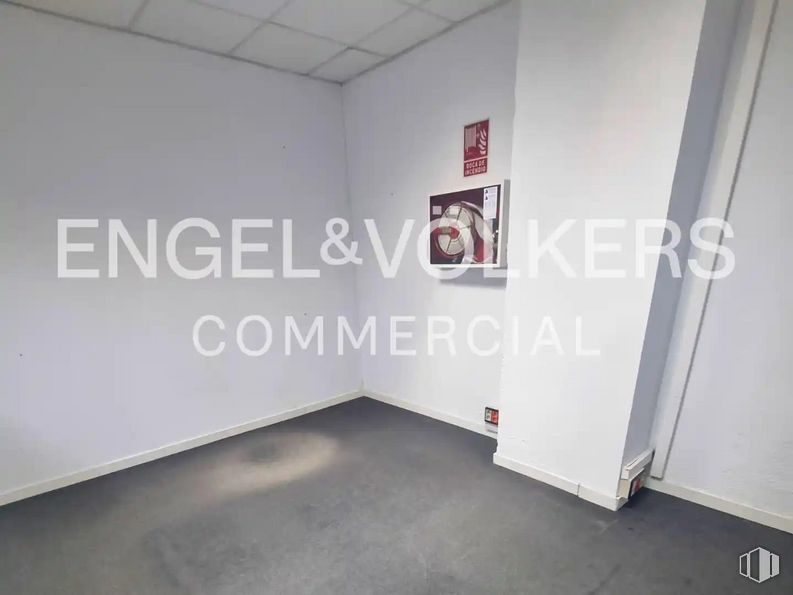 Office for rent at Calle Manuel Tovar, 16, Fuencarral - El Pardo, Madrid, 28034 with fixture, floor, flooring, font, wall, wood, art, ceiling, event and graphics around