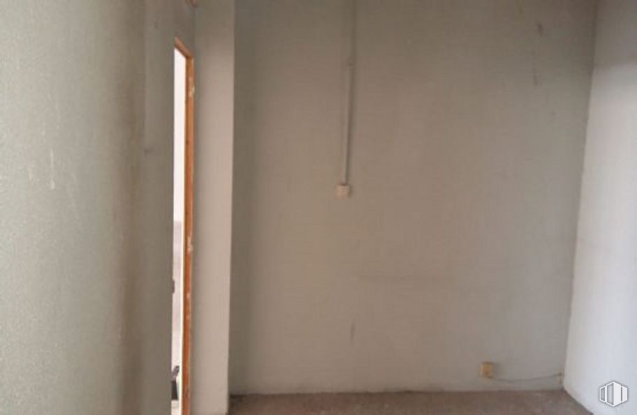 Nave en venta en Calle San Dalmacio, 5, Villaverde, Madrid, 28021 con alumbrado, madera, accesorio, suelo, piso, madera, tinte para madera, material compuesto, pintura y madera contrachapada alrededor