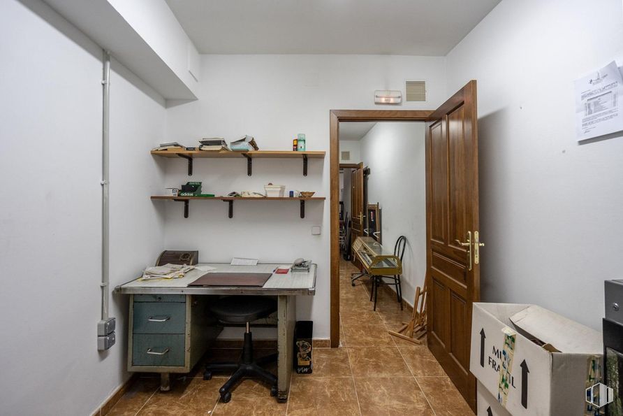 Retail for sale at Travesía de Federico García Lorca, 5, Mejorada del Campo, Madrid, 28840 with desk, door, furniture, flooring, wood, floor, interior design, lighting, room and ceiling around