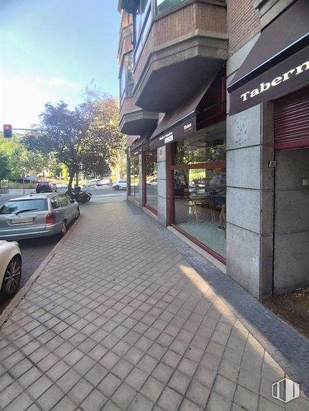 Local en alquiler en Calle Ferraz 8, Moncloa - Aravaca, Madrid, 28008 con coche, rueda, neumático, edificio, cielo, nube, vehículo, infraestructura, superficie de la carretera y asfalto alrededor