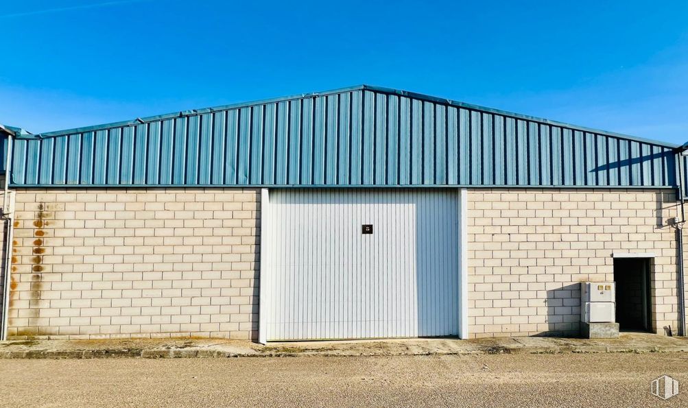 Industrial for sale at Calle León, Magán, Toledo, 45590 with roof, composite material, siding, concrete, slope, garage, garage door, shed, shade and building material around