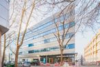 Office for rent at Calle Albarracín, San Blas - Canillejas, Madrid, 28037 with car, building, sky, wheel, vehicle, skyscraper, urban design, condominium, tower block and tree around