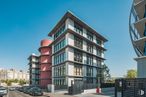 Office for rent at Calle Sauceda, 10, Fuencarral - El Pardo, Madrid, 28050 with building, sky, window, urban design, tower block, car, condominium, vehicle, neighbourhood and commercial building around