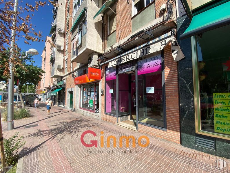 Local en alquiler en Avenida Marqués de Corbera, 29, Ciudad Lineal, Madrid, 28017 con ciudad, barrio, espacio público, calle, puerta, diseño urbano, acera, peatón, toldo y uso mixto alrededor