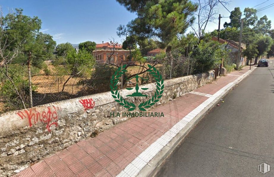 Land for sale at Calle Marcelo Martín Bravo, 18, Collado Villalba, Madrid, 28400 with sky, plant, tree, road surface, asphalt, grass, landscape, leisure, road and urban design around