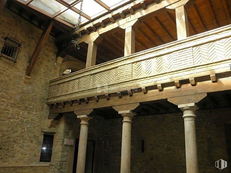 Retail for sale at Zona Centro, Sepúlveda, Segovia, 40300 with window, lighting, wood, symmetry, facade, beam, column, tints and shades, ceiling and arch around