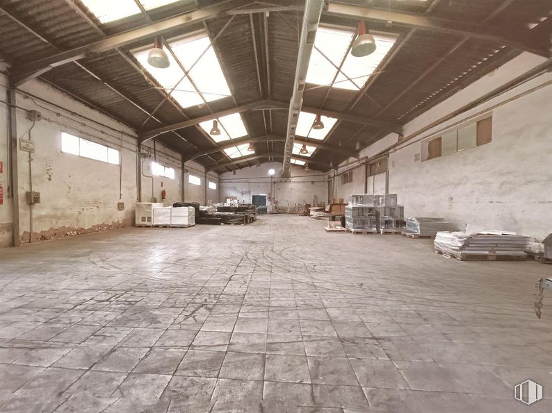 Industrial for sale at Calle Urano, Móstoles, Madrid, 28936 with window, flooring, floor, ceiling, composite material, hall, warehouse, concrete, beam and building material around