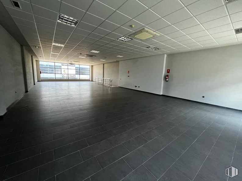 Nave en venta en Torre 2, Avenida Madrid, 86, Arganda del Rey, Madrid, 28500 con ventana, alumbrado, propiedad, hall, accesorio, interiorismo, suelos, suelo, edificio y techo alrededor