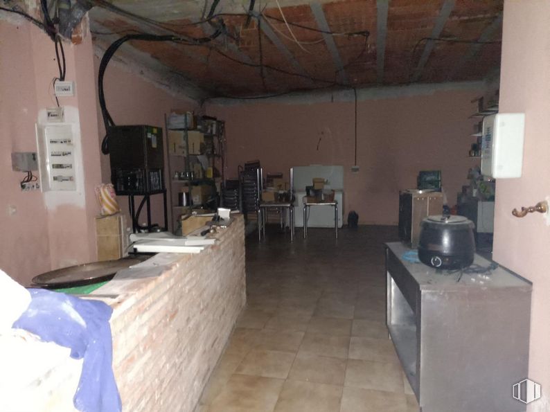 Local en venta en Avenida Portugal, Toledo, 45005 con electrodoméstico, aparato de cocina, olla a presión, mueble, propiedad, mesa, edificio, interiorismo, madera y casa alrededor