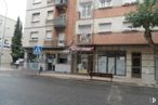 Retail for sale & for rent at Avenida Reyes Católicos, Cuenca, 16003 with building, bench, window, property, tree, architecture, urban design, neighbourhood, residential area and real estate around