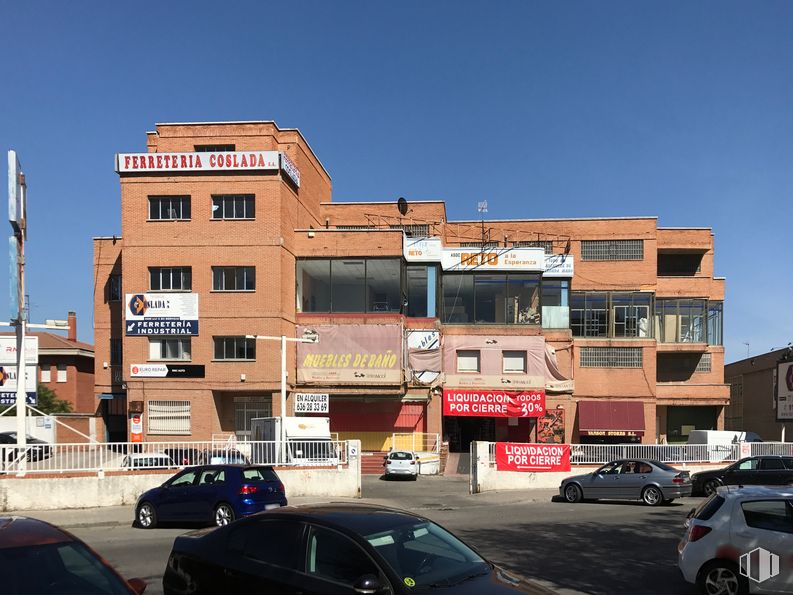 Local en alquiler y venta en Avenida Cañada, 40, San Fernando de Henares, Madrid, 28820 con coche, edificio, rueda, luz de estacionamiento automotriz, cielo, neumático, vehículo terrestre, propiedad, ventana y vehículo alrededor