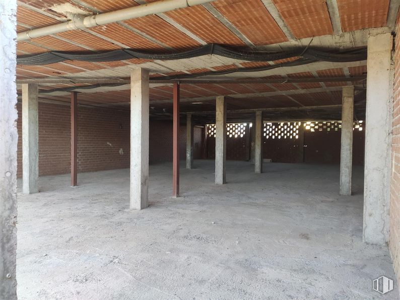 Local en venta en Zona Centro, Quintanar de la Orden, Toledo, 45800 con propiedad, madera, arquitectura, suelo, sombra, material compuesto, suelos, haz, hormigón y columna alrededor