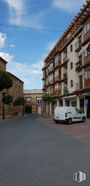 Local en venta en Zona Centro, Quintanar de la Orden, Toledo, 45800 con camioneta, edificio, cielo, coche, nube, vehículo, ventana, infraestructura, superficie de la carretera y asfalto alrededor