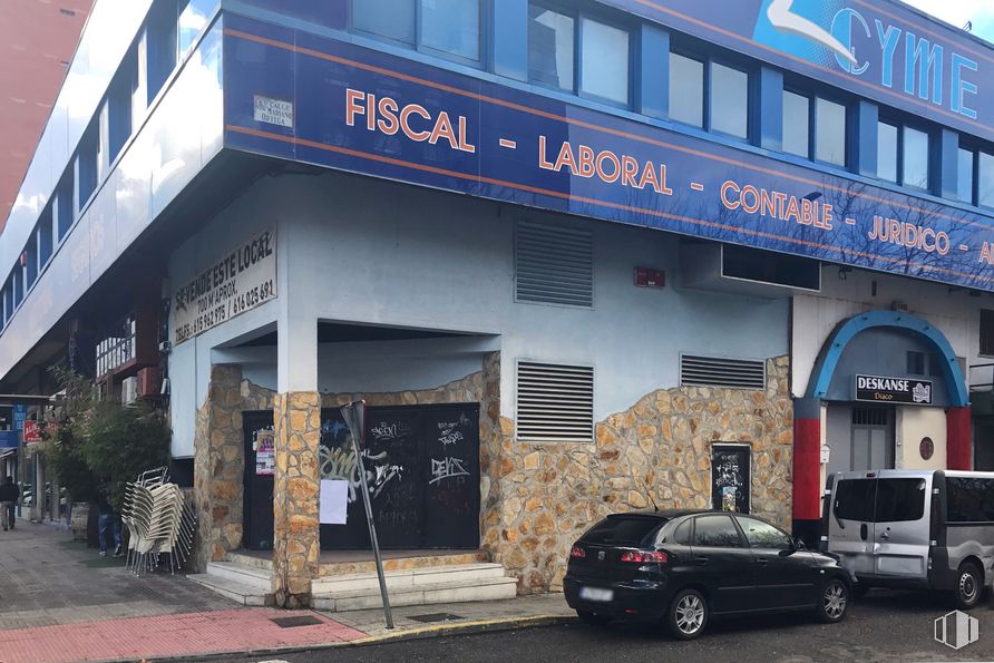 Retail for sale & for rent at Avenida Príncipe, 27, Talavera de la Reina, Toledo, 45600 with car, van, tire, wheel, automotive parking light, land vehicle, property, vehicle, window and building around