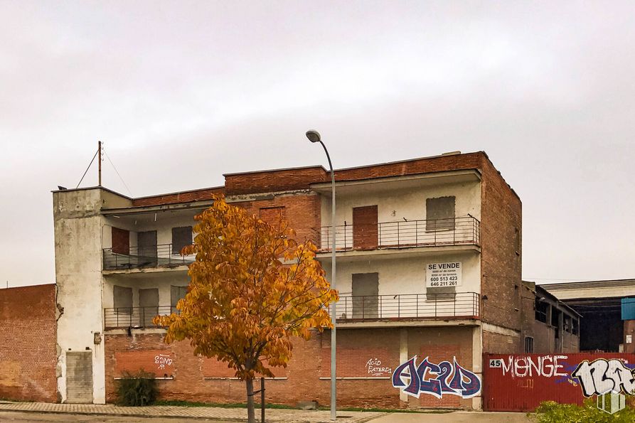 Nave en venta en Calle Pirotecnia, 45, Vicálvaro, Madrid, 28052 con edificio, cielo, nube, propiedad, ventana, planta, árbol, casa, propiedad material y zona rural alrededor