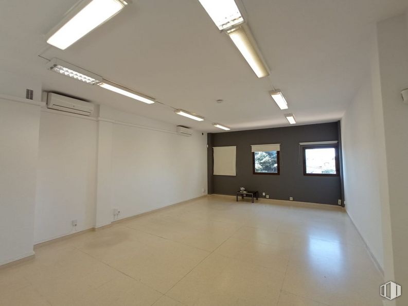 Oficina en alquiler y venta en Carretera Miraflores, Colmenar Viejo, Madrid, 28770 con alumbrado, ventana, hall, suelos, suelo, edificio, madera, accesorio, casa y techo alrededor