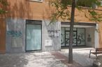 Retail for sale at Avenida Camilo José Cela, 34, Alcobendas, Madrid, 28108 with window, door, chair, property, architecture, shade, road surface, wall, building and residential area around