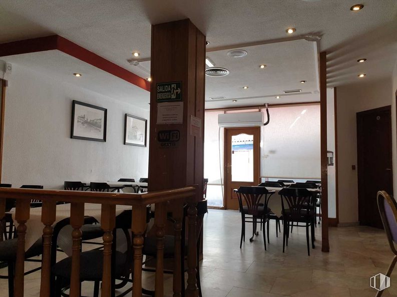 Local en venta en Calle Portilla, 3, Alcalá de Henares, Madrid, 28801 con silla, marco, mueble, mesa, madera, alumbrado, diseño de interiores, accesorio, piso y suelo alrededor