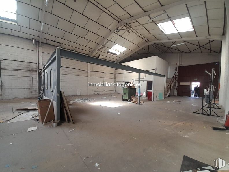 Industrial for rent at Zona Polígono Industrial, Arganda del Rey, Madrid, 28500 with hall, floor, flooring, wood, fixture, ceiling, concrete, event, building material and room around