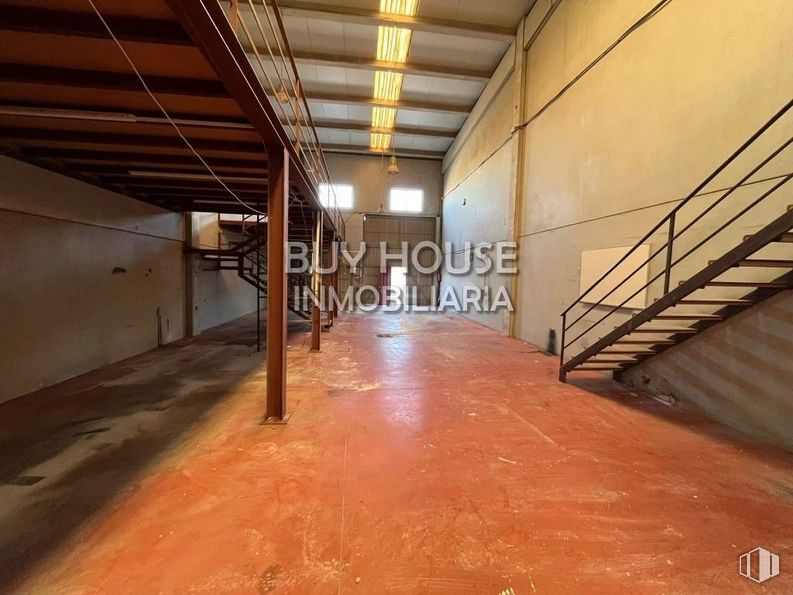 Industrial for sale & for rent at Avenida Gremios, Illescas, Toledo, 45200 with flooring, floor, ceiling, hall, building material, wood stain, hardwood, daylighting, tile flooring and plywood around