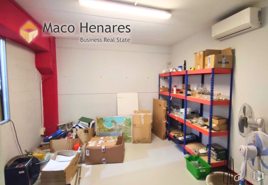 Industrial for rent at Zona industrial Inbisa, Alcalá de Henares, Madrid, 28802 with light fixture, furniture, shipping box, box, lighting, shelving, shelf, flooring, floor and ceiling around