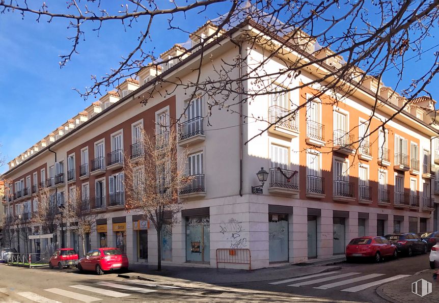 Oficina en venta en Calle Stuart, 113, Aranjuez, Madrid, 28300 con coche, edificio, vehículo terrestre, cielo, rueda, propiedad, ventana, neumático, planta y vehículo alrededor